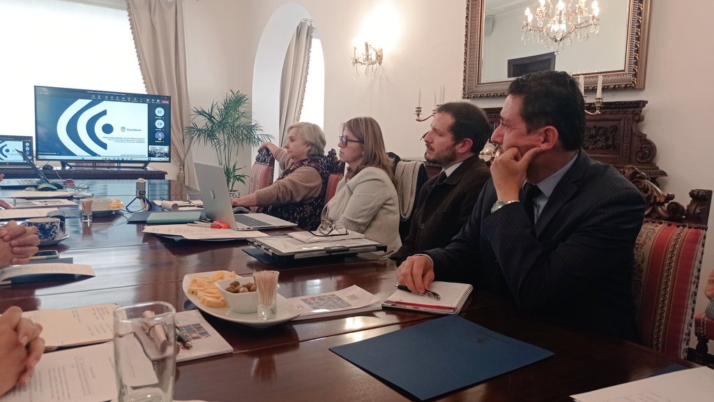 Por iniciativa de la embajadora María Antonia Velasco se realiza en Quito productiva reunión con cónsules de Colombia en Ecuador