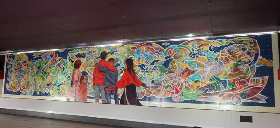 Se inauguró mural binacional “Nuestra Épica: Colombia -Ecuador” en el Metro de Quito