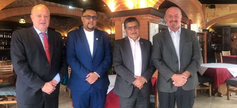 Embajador de Colombia en Ecuador dialogó acerca de las relaciones binacionales y la situación de la frontera Colombo-Ecuatoriana con asambleístas