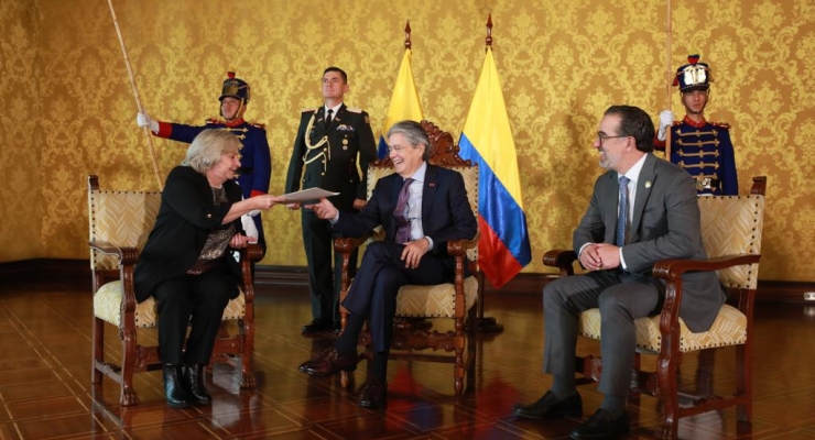 Embajadora de Colombia María Antonia Velasco Guerrero presentó cartas credenciales ante el Presidente de la República del Ecuador