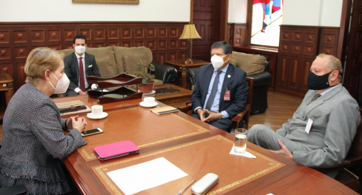Embajador Manuel Enríquez y la Ministra de Gobierno del Ecuador dialogaron sobre asuntos bilaterales